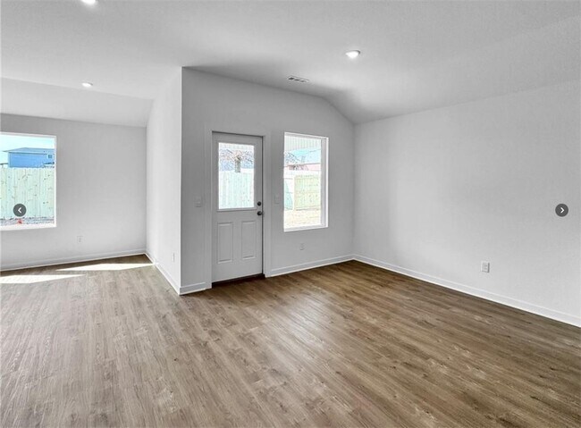 Photo - 550 Riggs St