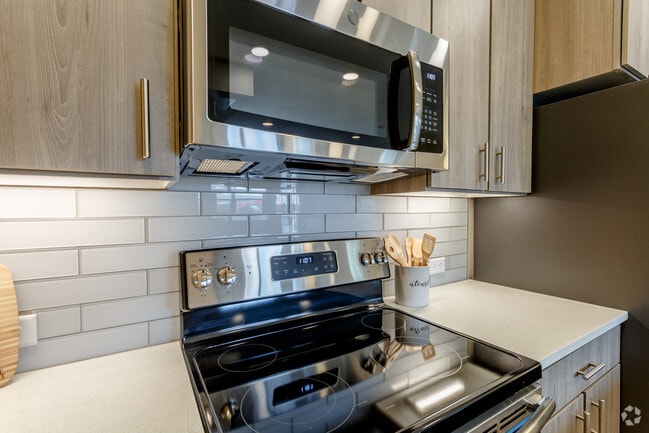 2BD, 2BA - 924 SF