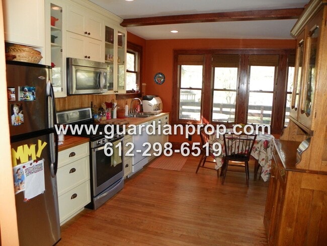 Photo - 983 Edmund Ave W