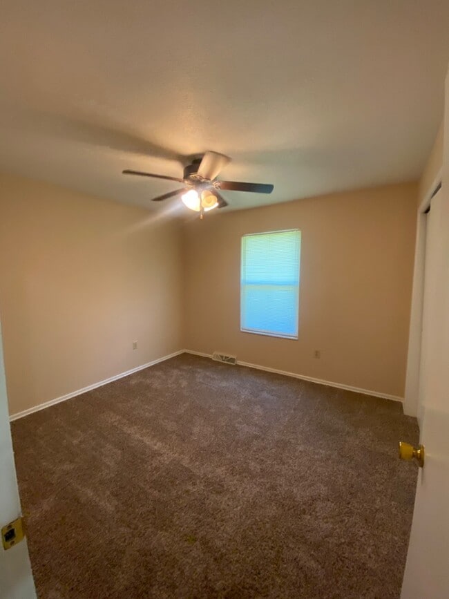 Photo - 1002 Glenn Dr