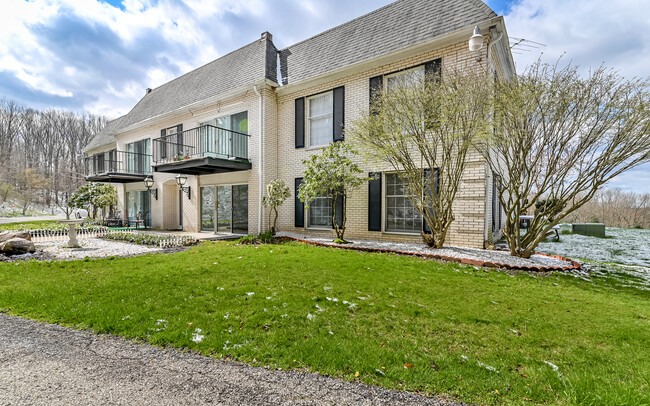 Building Photo - Lakewood Manor Rental