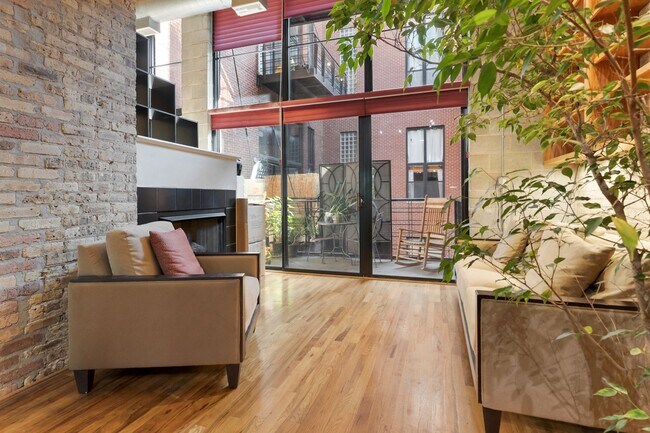 Photo - 1935 N Fairfield Ave Unit 306