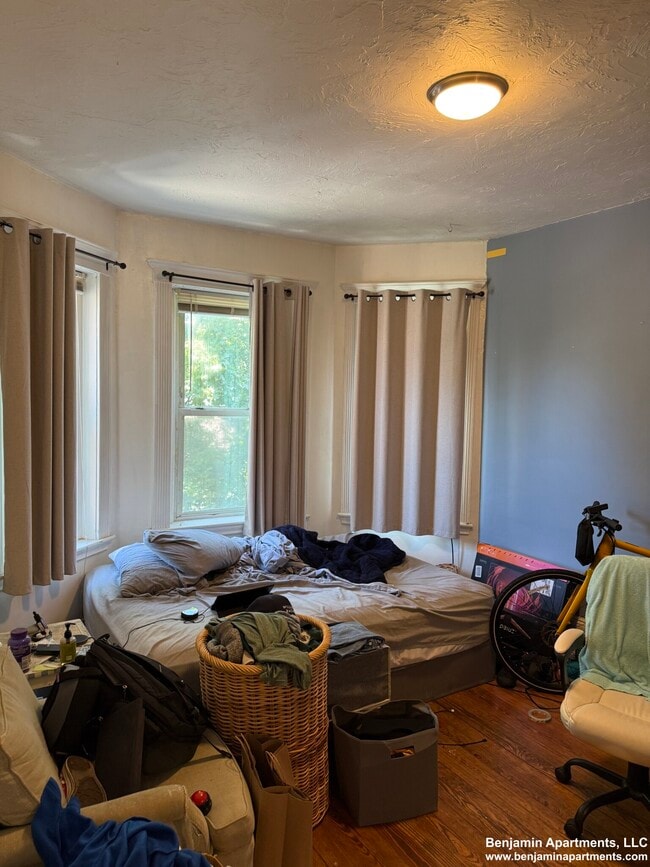 Building Photo - 4 Litchfield St Unit 1 Rental