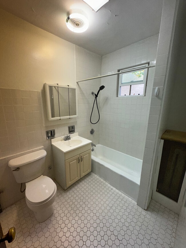 Photo - 61 Strathmore Rd Unit 3a