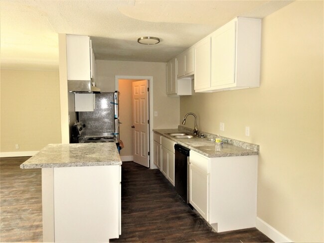 Photo - Saratoga Apartments - STA
