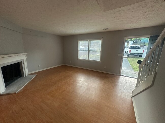 Photo - 847 Burns Walk Ct NW