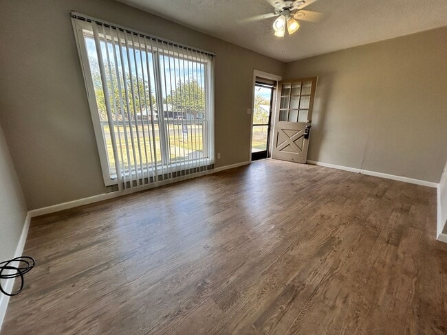 Photo - 2Bed/1Bath Available