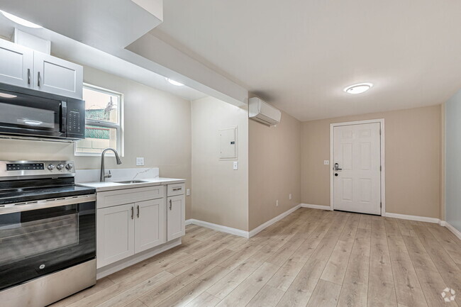 Building Photo - 3016 S West View St Rental