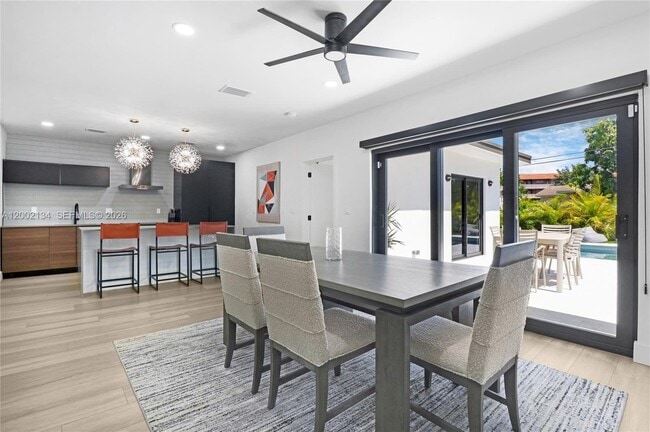 Photo - 811 NE 17th Ct