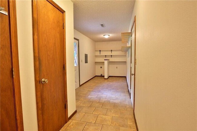 Photo - 1340 N Maxwell Dr