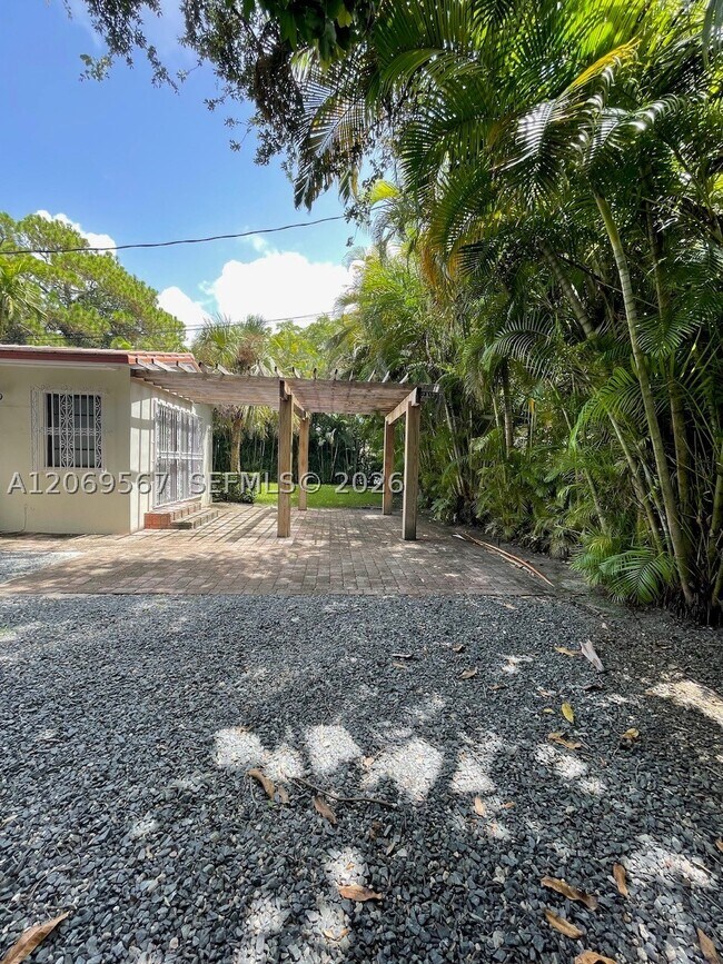 Photo - 828 Lorca St