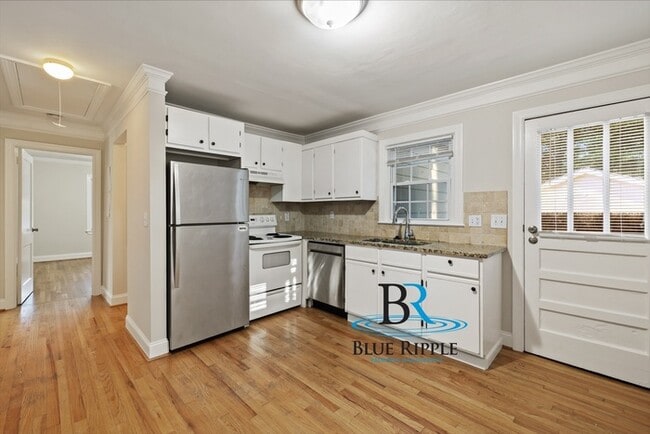 Photo - 1575 Walker St SE