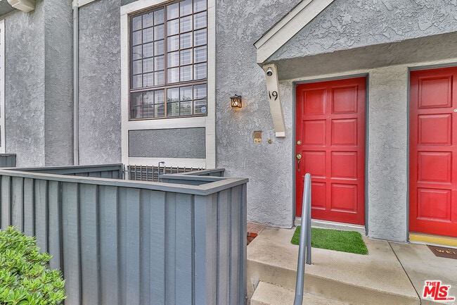 Photo - 18100 Burbank Blvd Unit 19