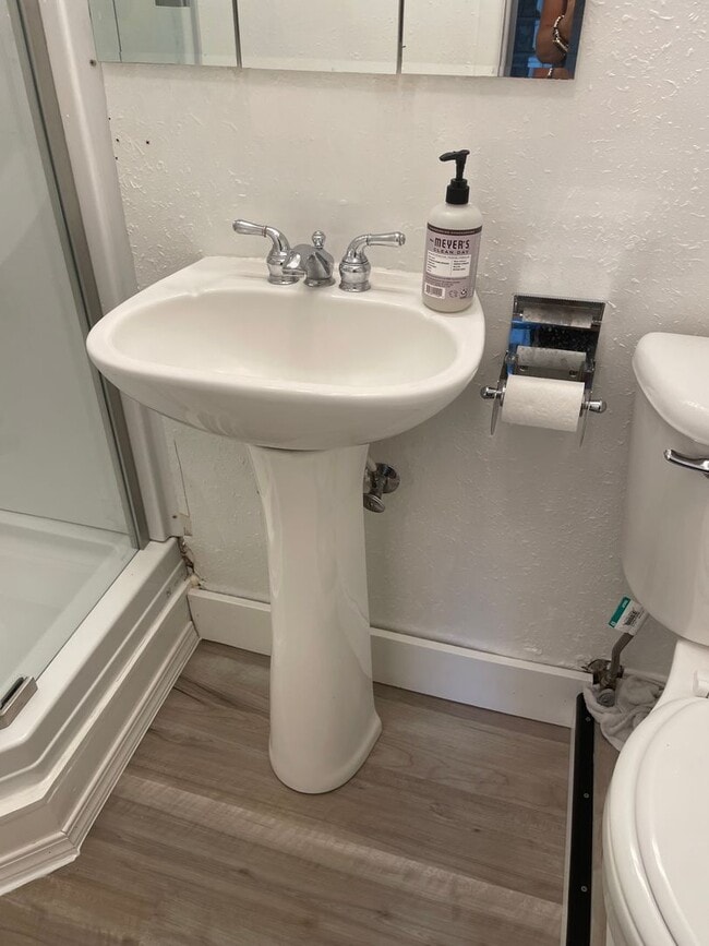 Photo - 3 Bedroom, 1.5 bathroom on Pioneer Hill!