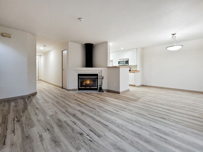 Photo - Kent East Hill Townhome with Garage & Patio