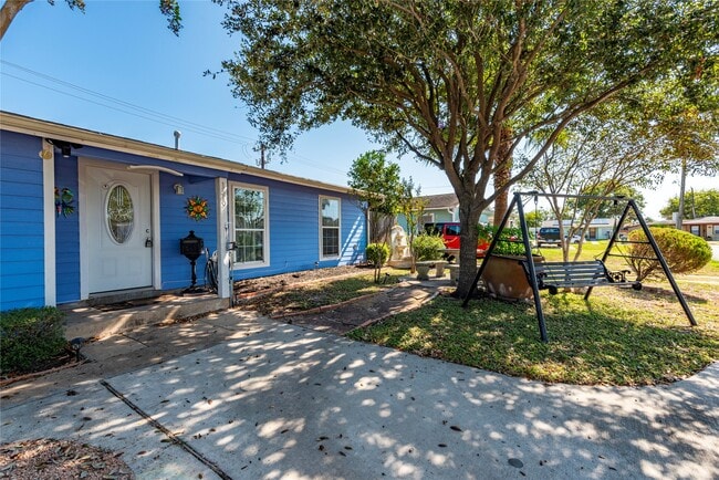 Photo - 1310 Harris Way