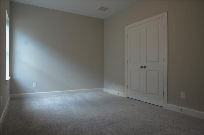 Building Photo - 23834 Pullin Market Dr