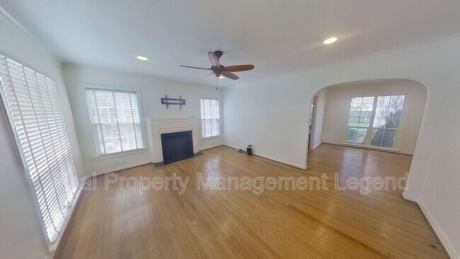 Photo - 5739 Kenwood Ave