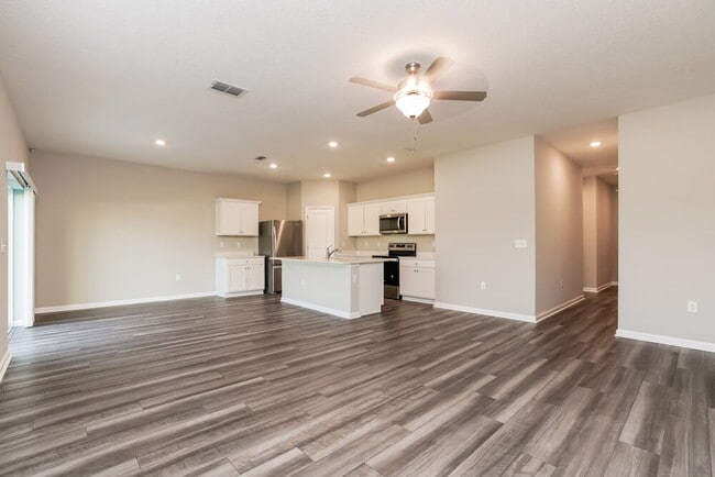 Photo - 807 Kings Pine Ct