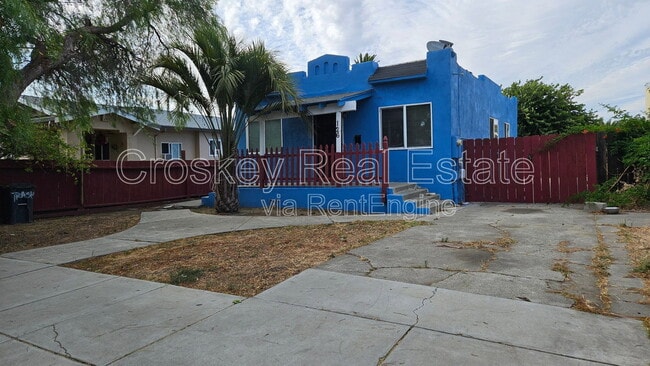 Photo - 126 W 10th St