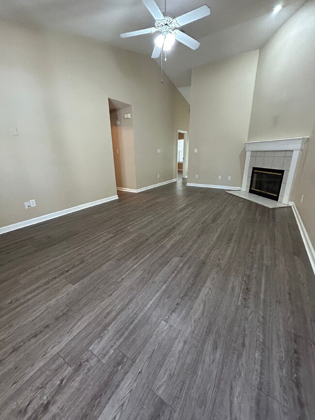 Photo - 2 bed/2 bath with new paint and flooring! Pets are welcome! New Back Porch!