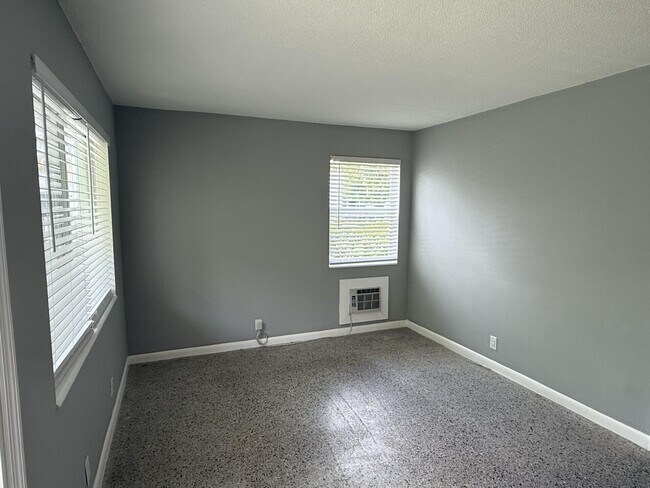 Photo - 1118 N H St Unit 14