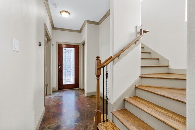 Photo - 1218 Sandman St