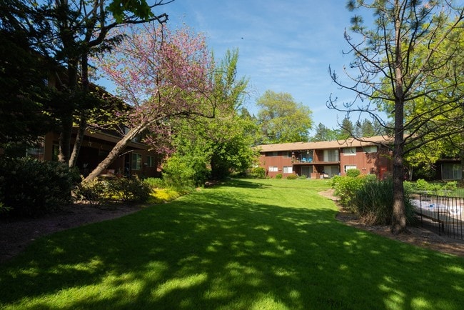 Royal Oaks Apartments