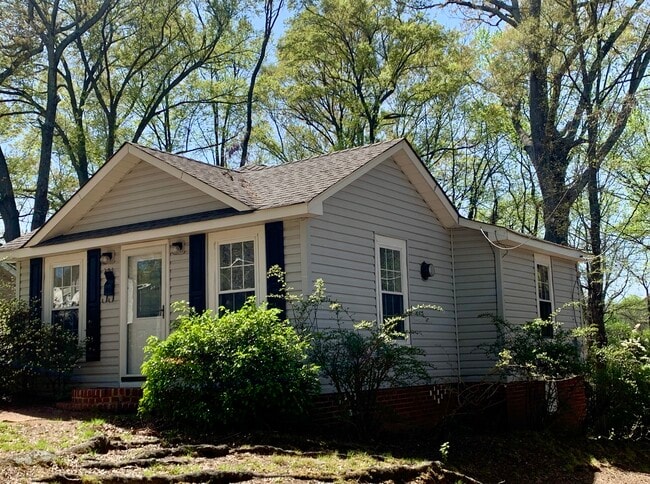 Photo - 251 E Statesville Ave