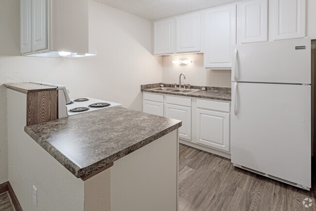 2BR, 1BA Remodeled - 910 SF