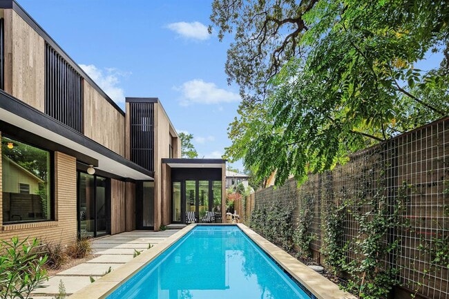 Photo - 2407 W 10th St