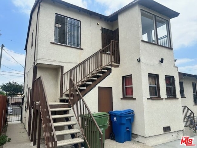 Building Photo - 900 W 69th St Unit 900 Rental