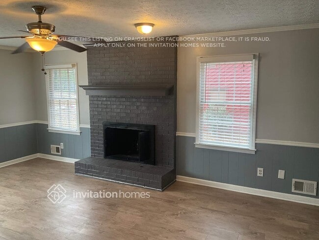 Photo - 2923 Marsh Ln SW