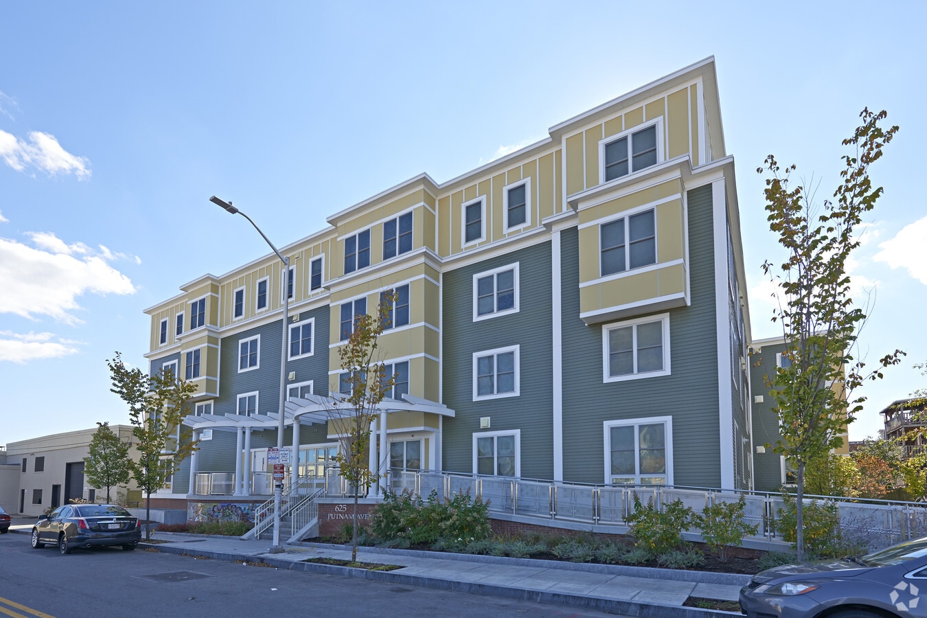Photo - Putnam Green Apartments