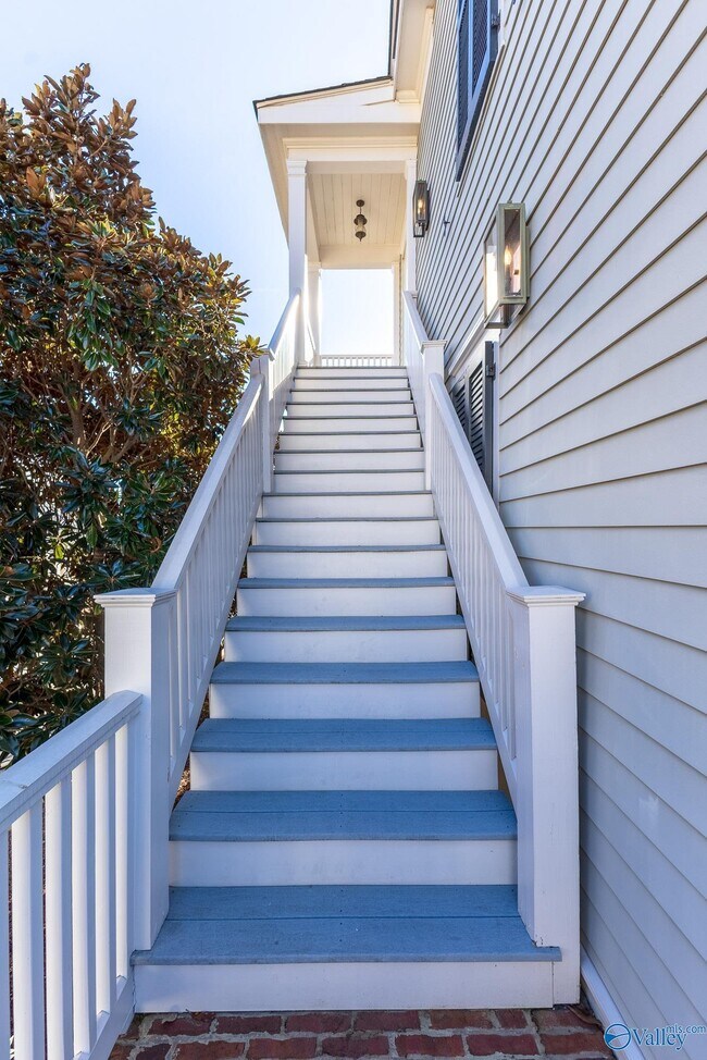 Photo - 32 Hillcrest Ave NW Unidad B