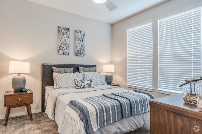 1BR, 1BA, - 810SF