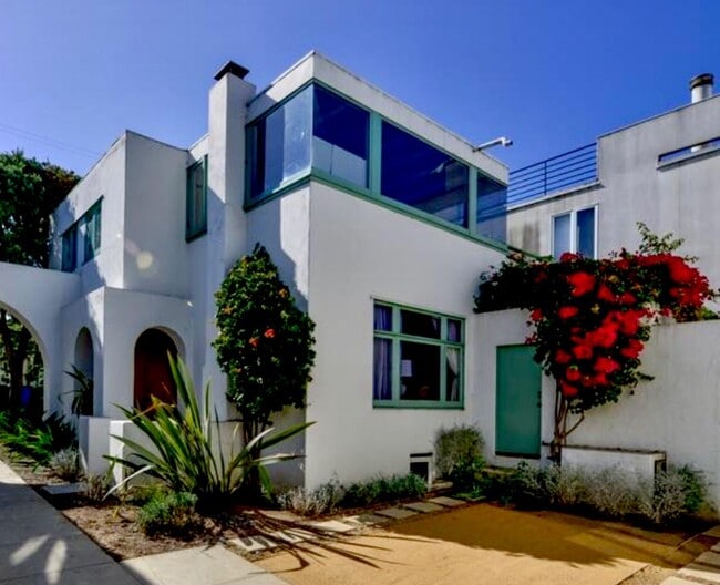 Courtyard view of unit - 140 Hollister Ave Townhome