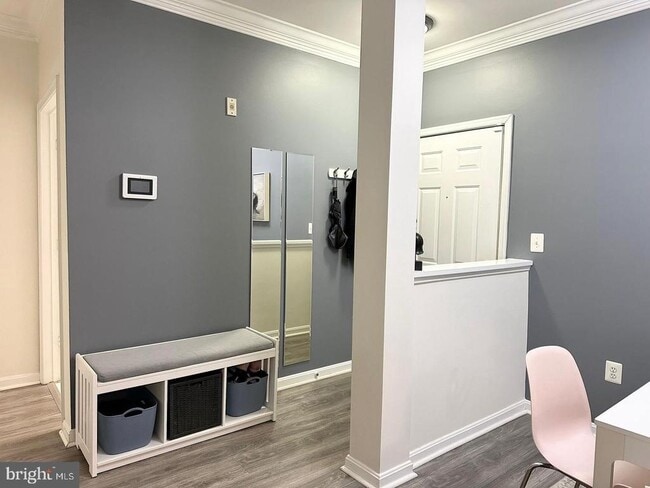 Photo - 4870 Eisenhower Ave Unit 407