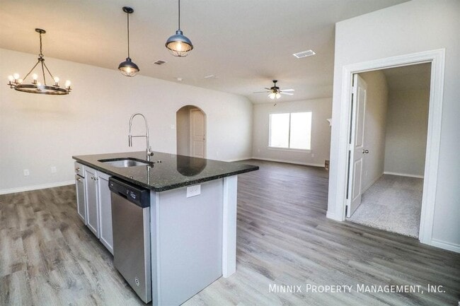 Photo - 2525 137th St