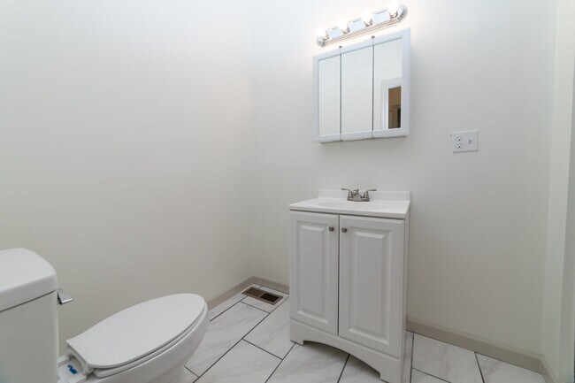 84 Sheffield Ave Unit 1st flr