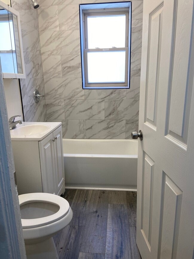 Photo - 2210 E 70th St