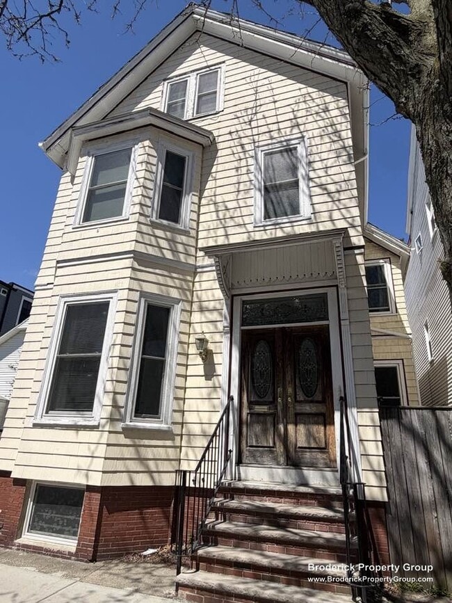 Photo - 562 E 7th St Unit 2