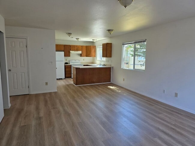 Building Photo - 1033 Pacific Ave Unit #4