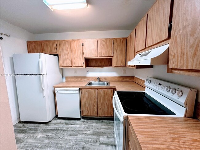 Photo - 107 Gardens Dr Unidad 205