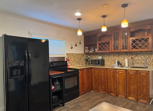 Photo - 607 Applewood Ave Unit Furnished 2br apartment