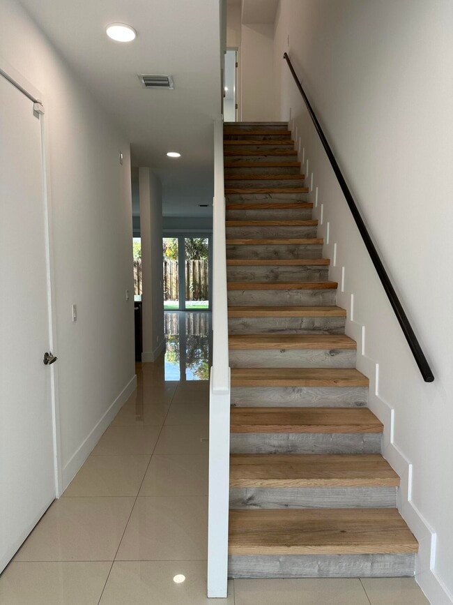 Photo - 815 NE 17th Ave
