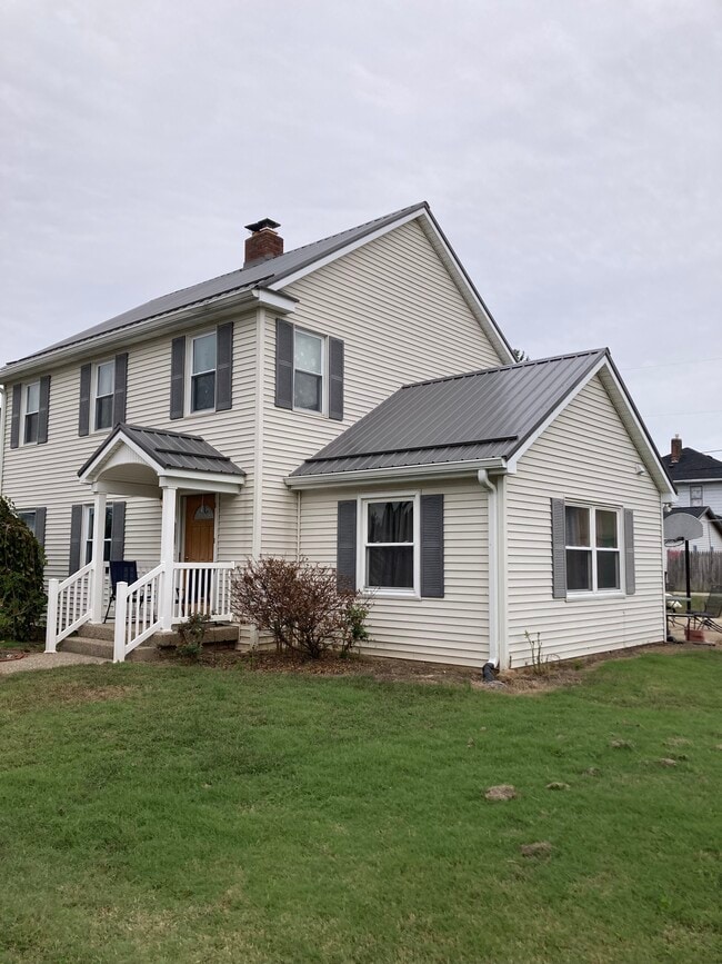 Building Photo - 8 Pine Ct