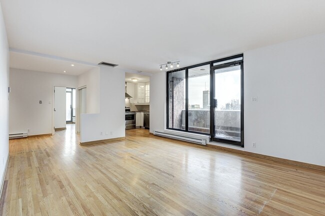 Photo - 1500 Pine Ave W Unité 401