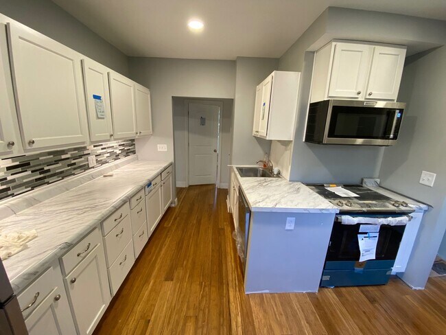 Photo - 460 Alden Ave Unit B