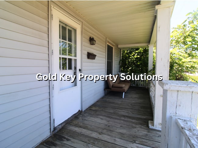 Photo - Attractive 2 BR 1 BA House with Carport and Nearby Restaurants (SECTION 8 APPROVED)